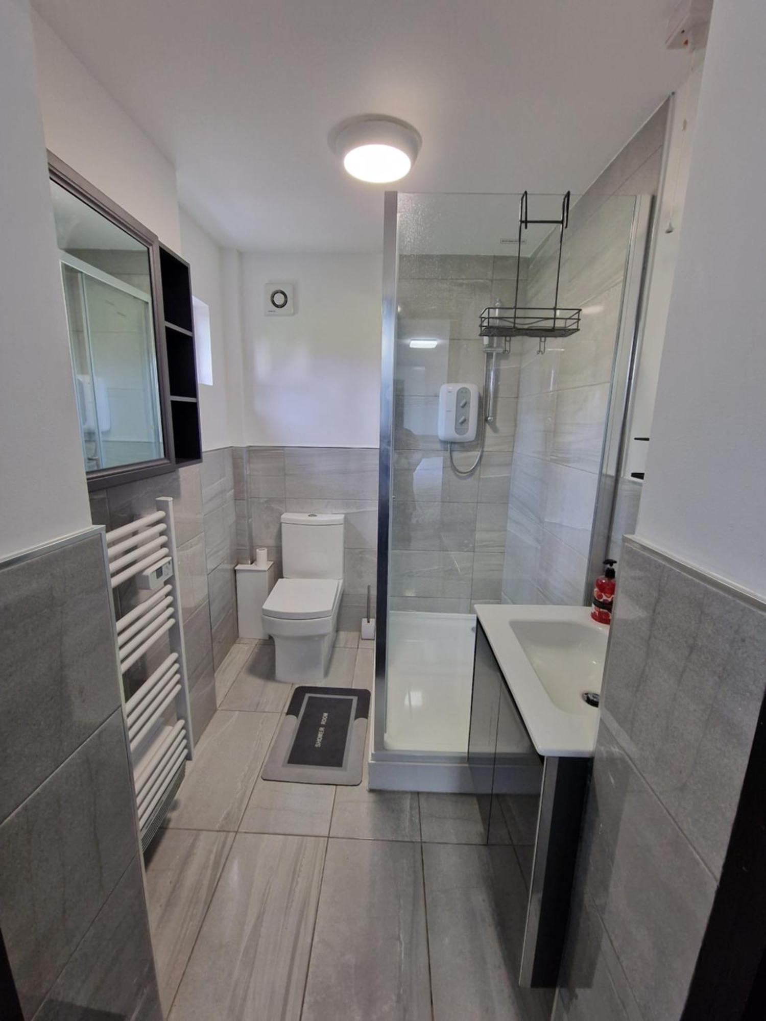 Ckb Flat- Comfort, Cosy, And Secure! Codsall Esterno foto